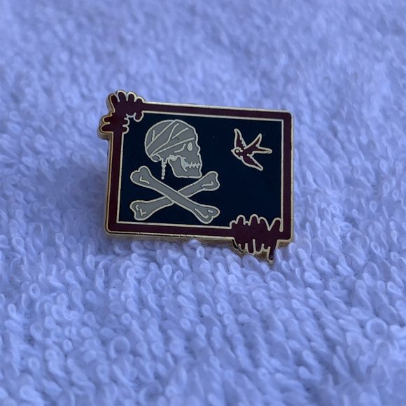 Disney Mini Pin, Pirates of the Caribbean - At World's End, Jack Sparrow's Flag - Picture 1 of 4